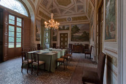 by coming in the dinign room of the Venetian villa